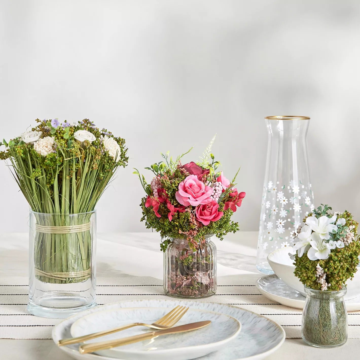 Csepel Rose & Grass Bunch White - 22 cm